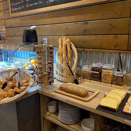 Logis Cris Hotel Et Restaurant, Lyon Sud-Est Corbas Екстериор снимка