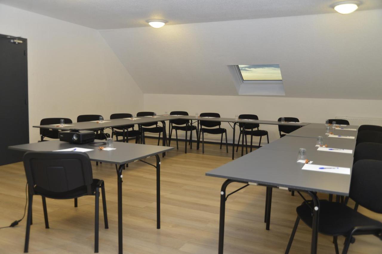 Logis Cris Hotel Et Restaurant, Lyon Sud-Est Corbas Екстериор снимка