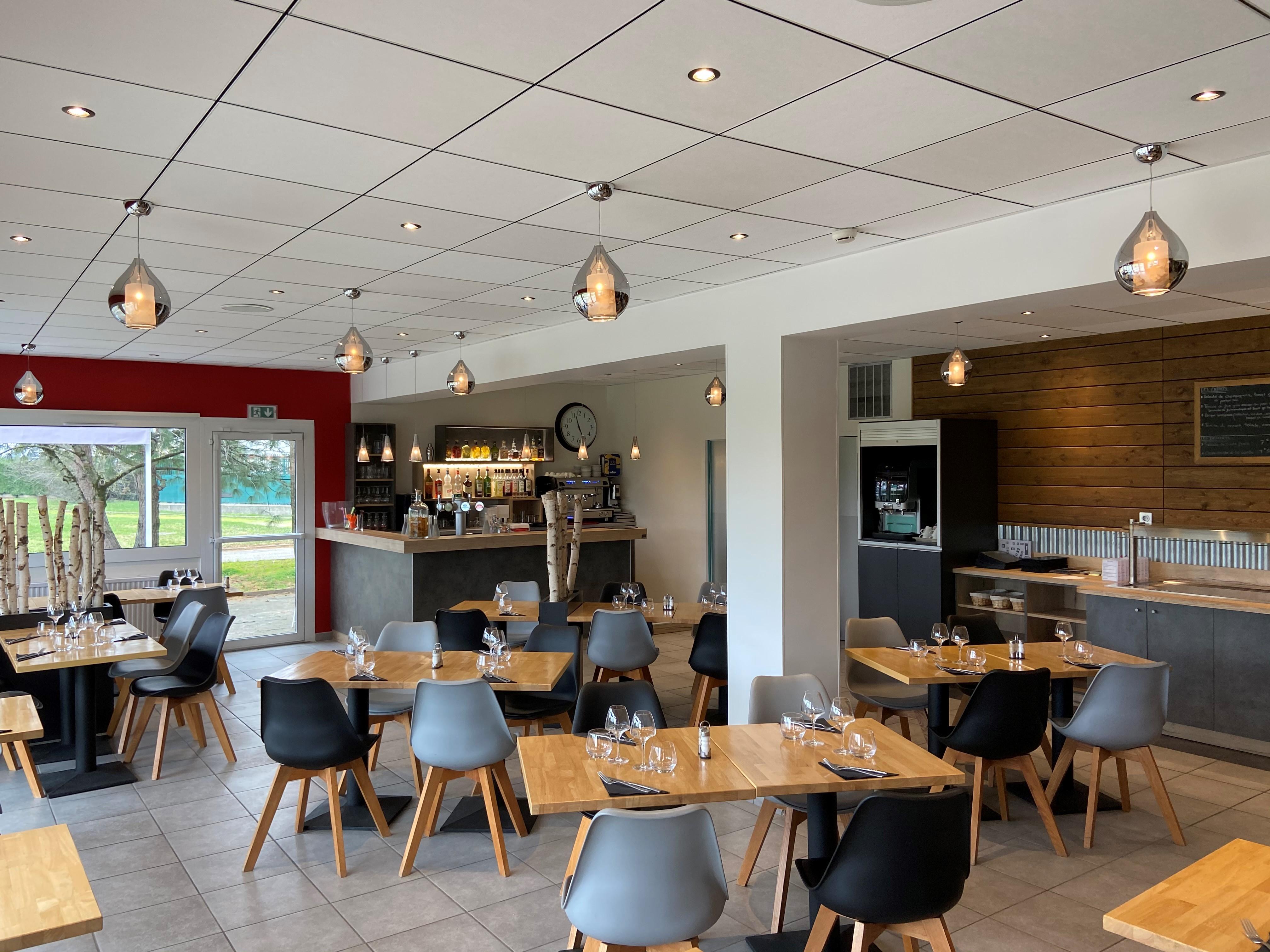 Logis Cris Hotel Et Restaurant, Lyon Sud-Est Corbas Екстериор снимка