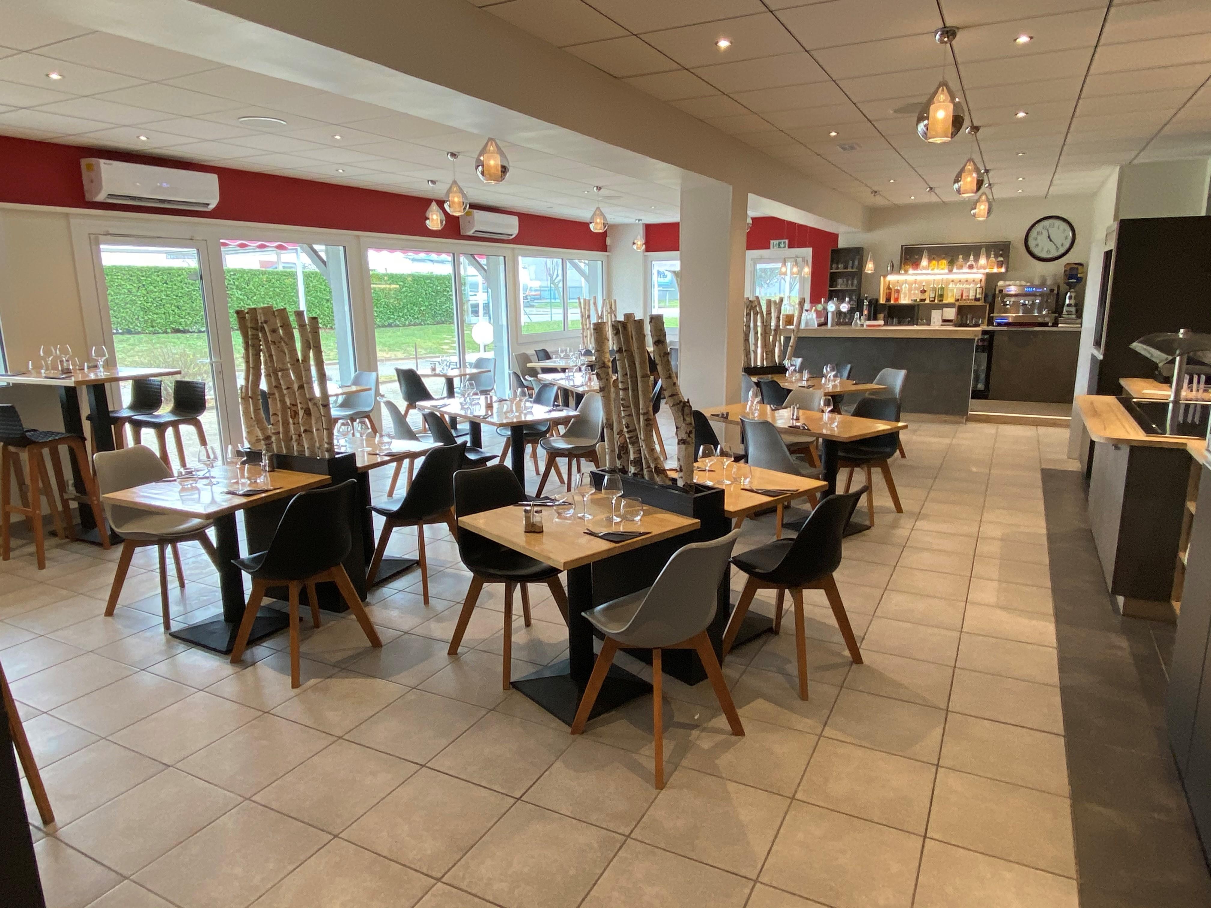 Logis Cris Hotel Et Restaurant, Lyon Sud-Est Corbas Екстериор снимка