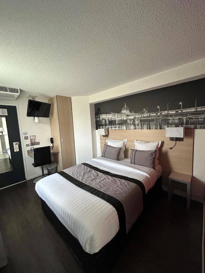 Logis Cris Hotel Et Restaurant, Lyon Sud-Est Corbas Екстериор снимка