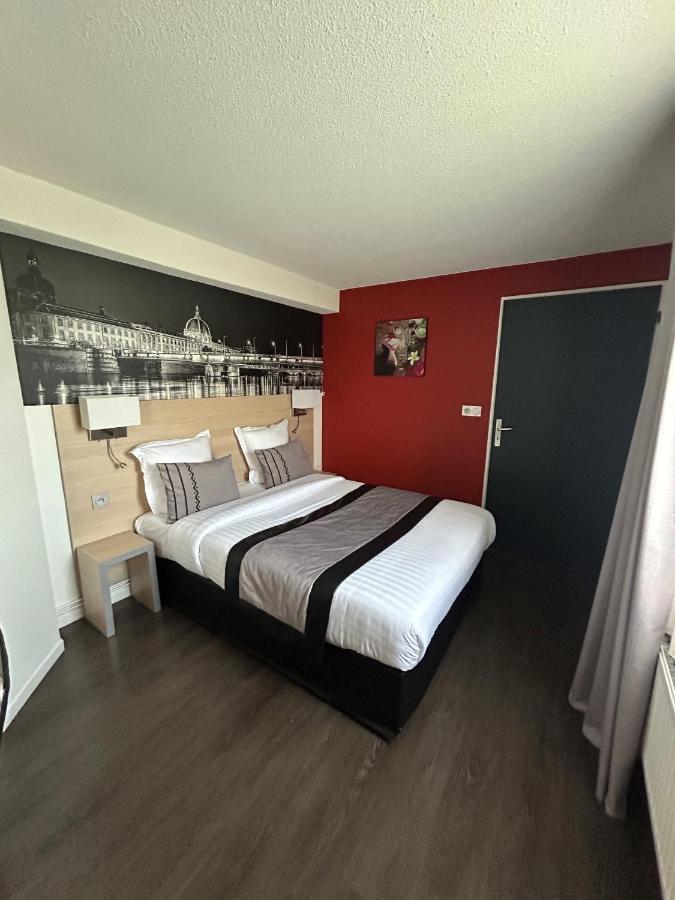 Logis Cris Hotel Et Restaurant, Lyon Sud-Est Corbas Екстериор снимка