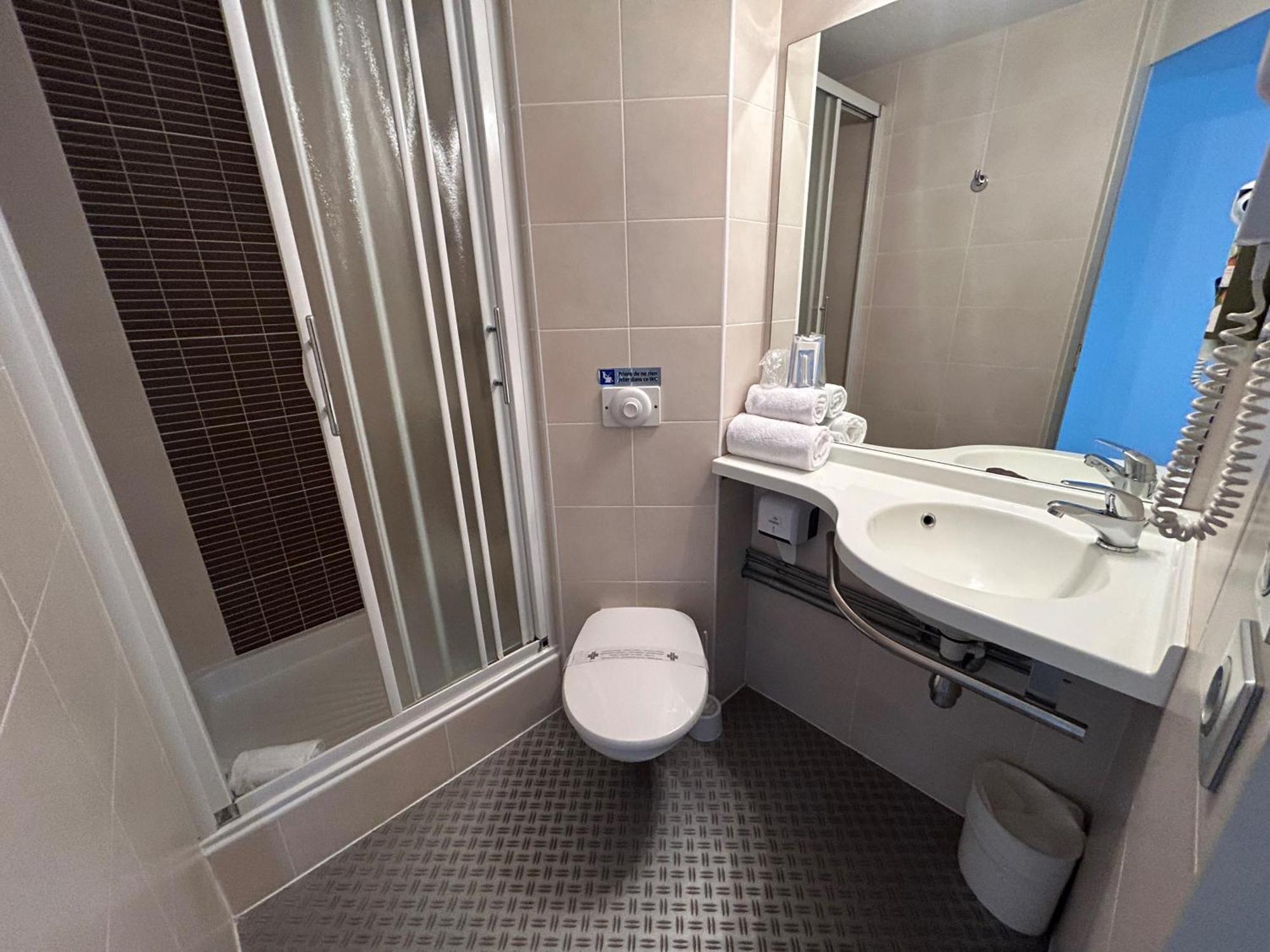 Logis Cris Hotel Et Restaurant, Lyon Sud-Est Corbas Екстериор снимка