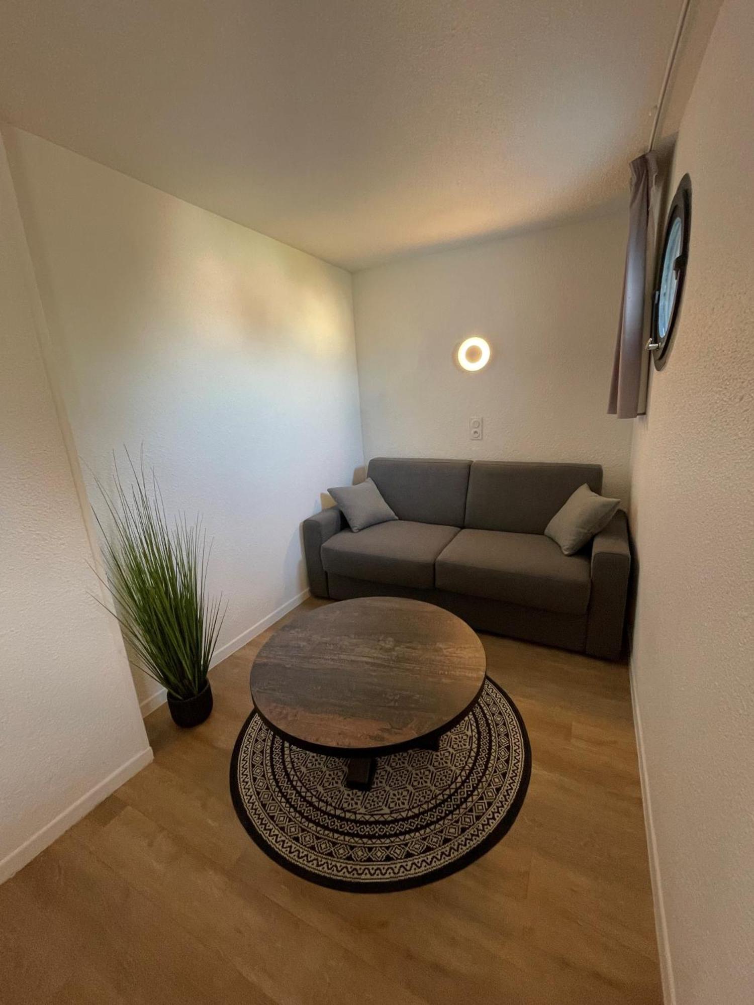 Logis Cris Hotel Et Restaurant, Lyon Sud-Est Corbas Екстериор снимка