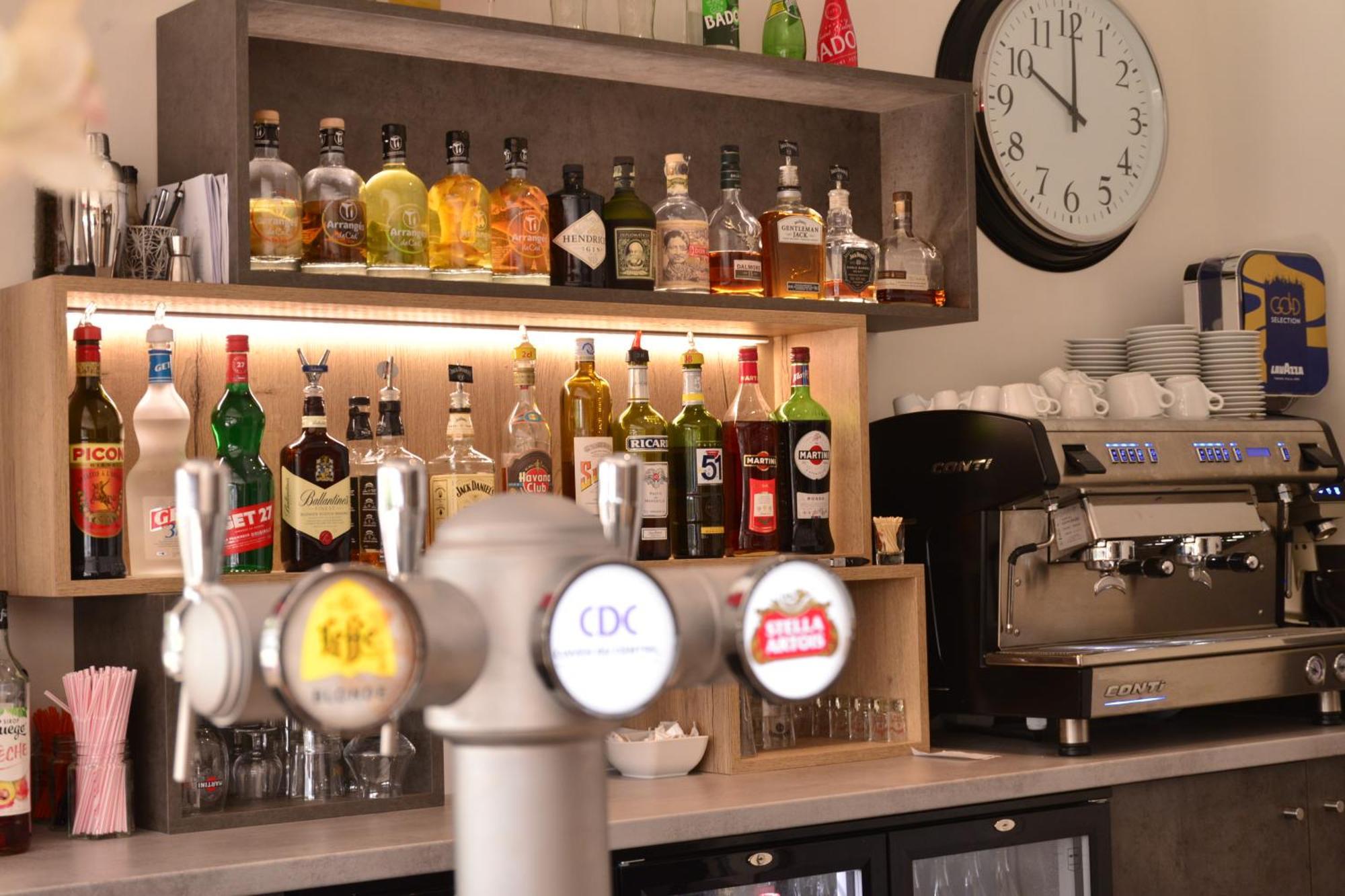 Logis Cris Hotel Et Restaurant, Lyon Sud-Est Corbas Екстериор снимка