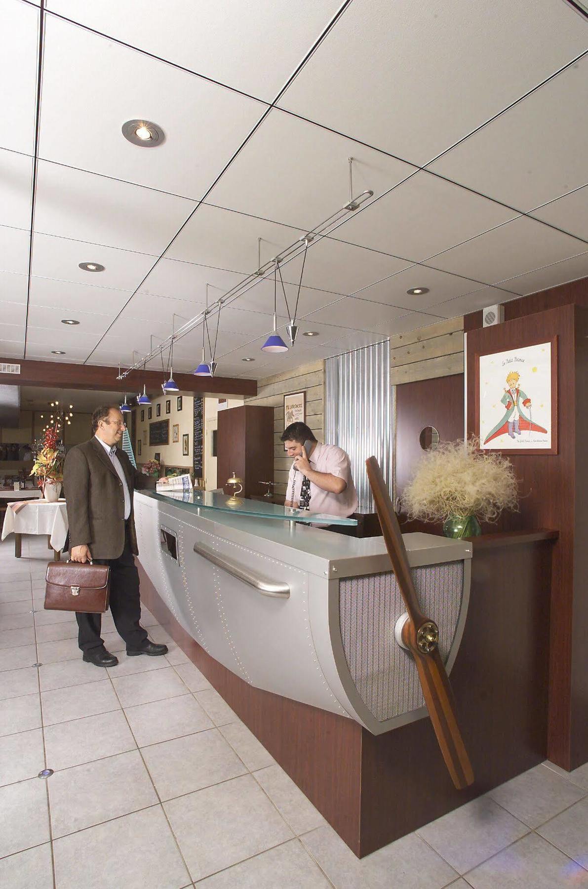 Logis Cris Hotel Et Restaurant, Lyon Sud-Est Corbas Екстериор снимка