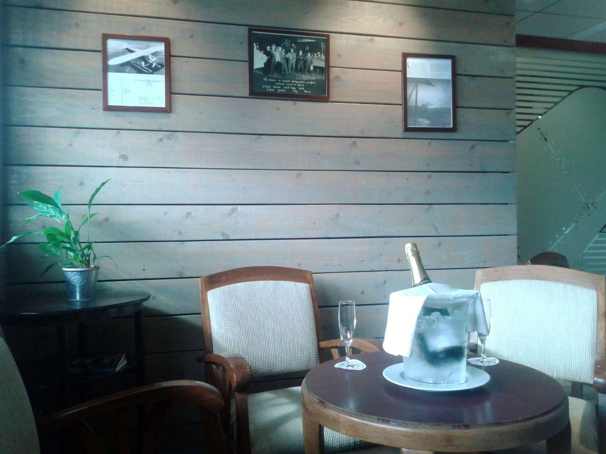 Logis Cris Hotel Et Restaurant, Lyon Sud-Est Corbas Екстериор снимка